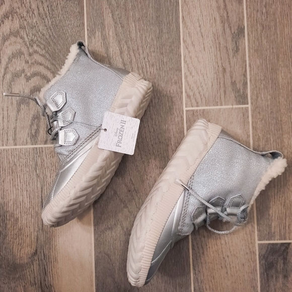 Sorel x Disney Frozen Out 'N About Waterproof Faux Shearling Bootie 6 NWT - Picture 2 of 7